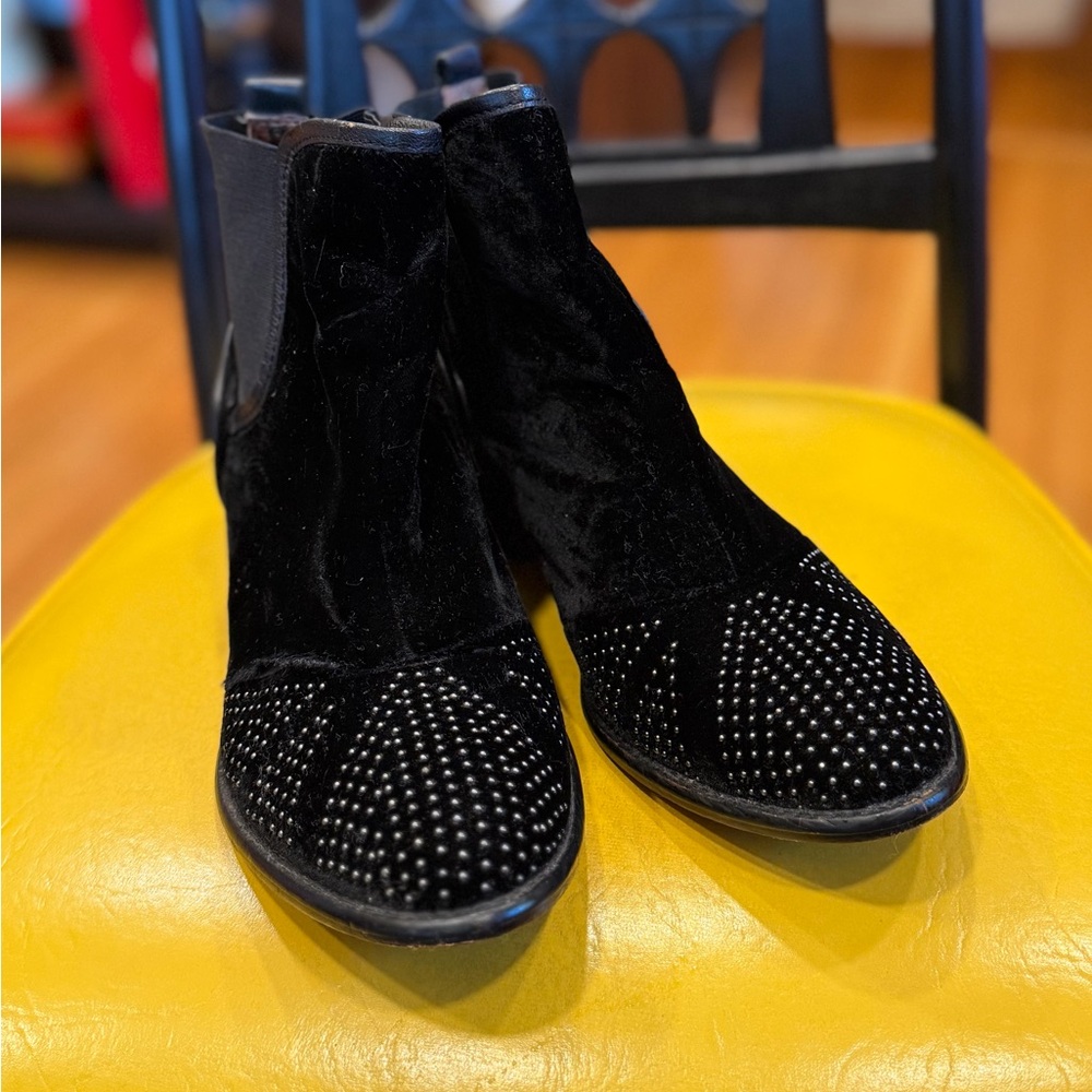 Donald J. Pliner Black Leather Boots